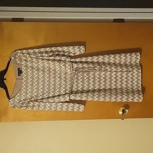 Jessica Howard cream/tan chevron print dress